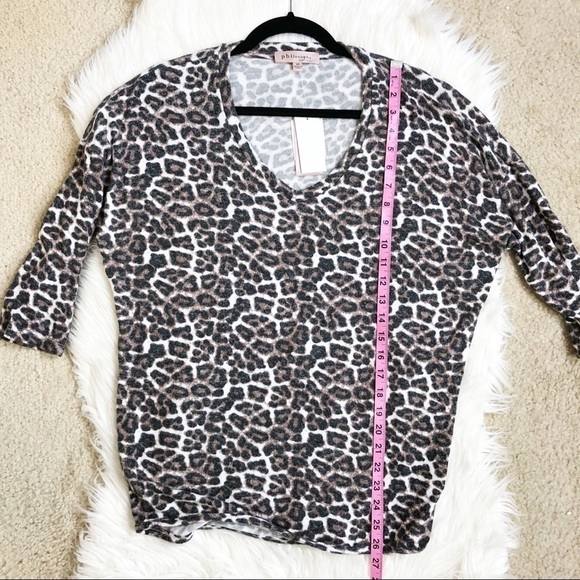 New Philosophy Cozy V-Neck Soft Knit Leopard Print 3/4 Sleeve Top - Picture 11 of 12
